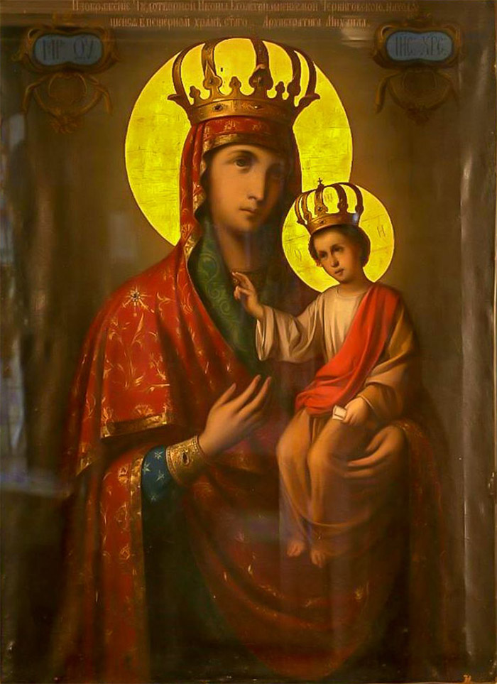 Пред иконой Пресвятой Богородицы Черниговская Гефсиманская